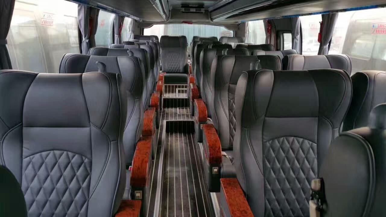 лукури ван сеат блацк.јпг luxury van seat black.jpg
